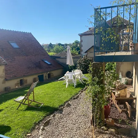 Logis Les Roses Apartment Bourbon-l'Archambault